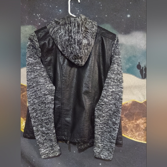 SIZE XL black pleather biker jacket with static gray fabric sleeves - Picture 2 of 11